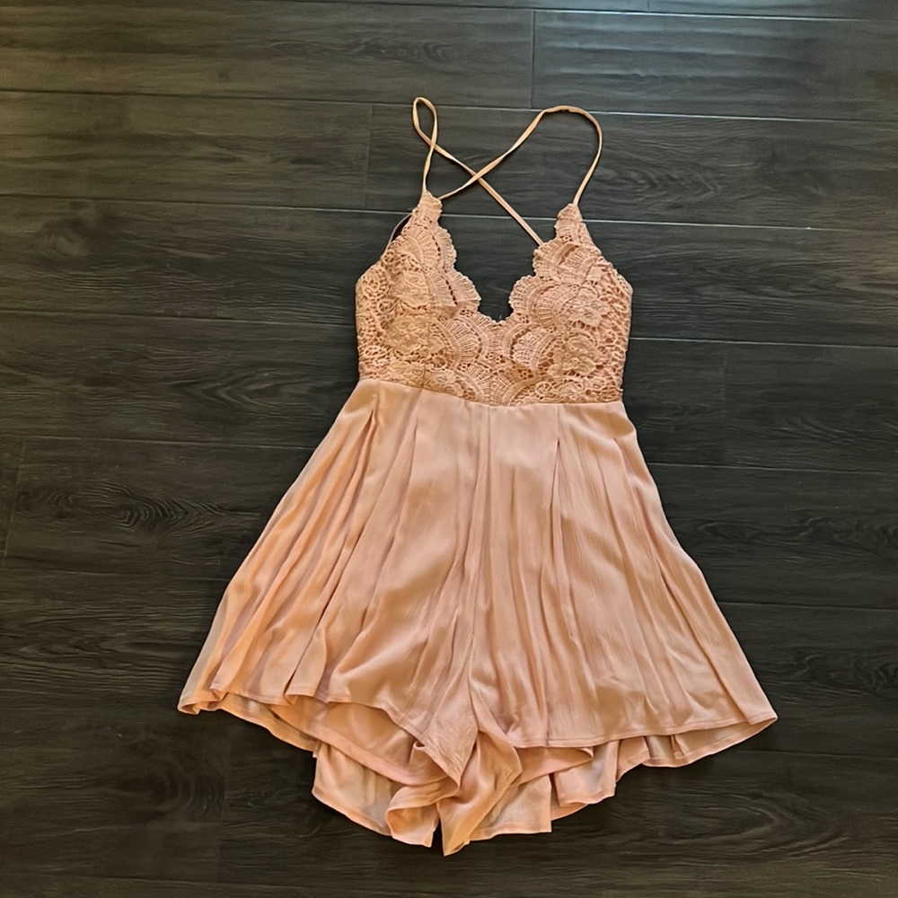 Never worn cute romper. Low and crossed back. Good for a night out!